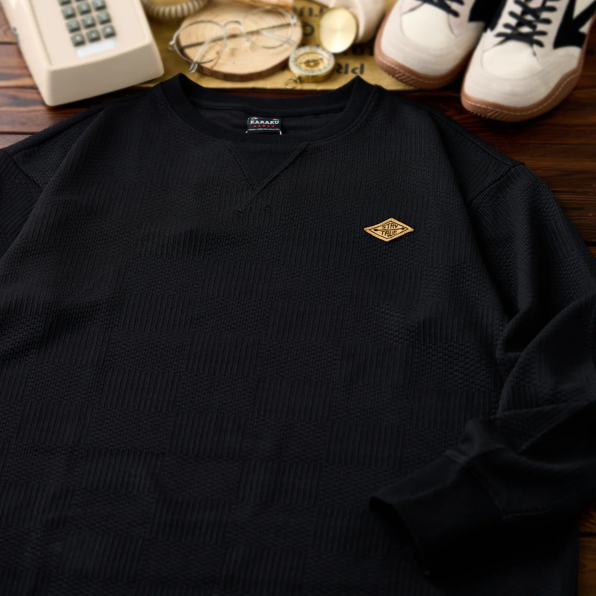 「STAY TRUE」刺繍ワッペン 裾ドローコード付きチェック織りニットロングT - Image 4
