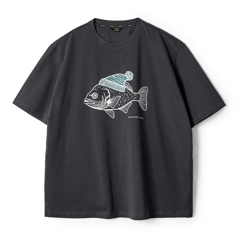 「ニット帽をかぶった深海魚」フロッキープリントコットンTee - Image 2