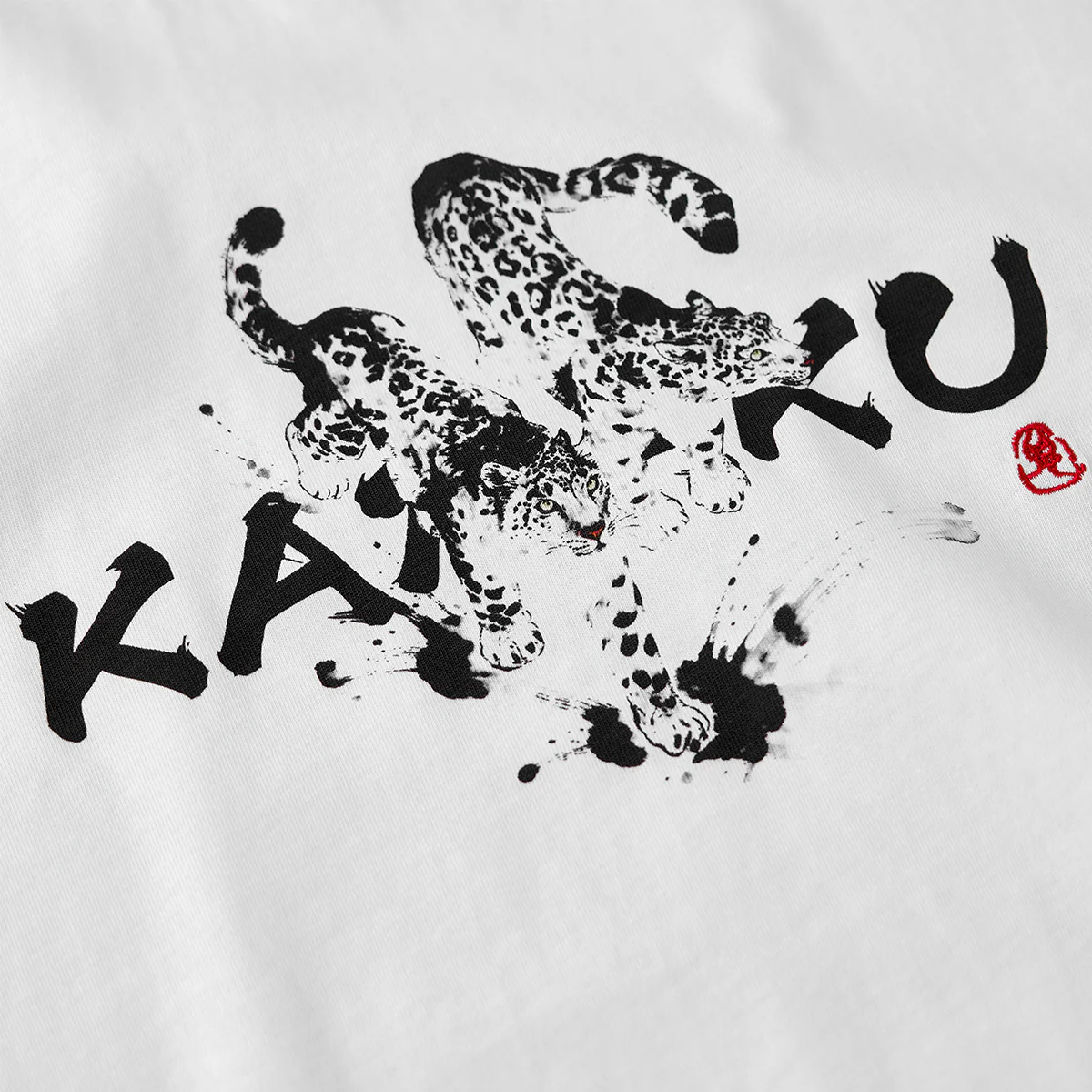 Karaku×川又聡「雪豹・足元に飛び散る墨」プリント&刺繡入りコットンTee - Image 7