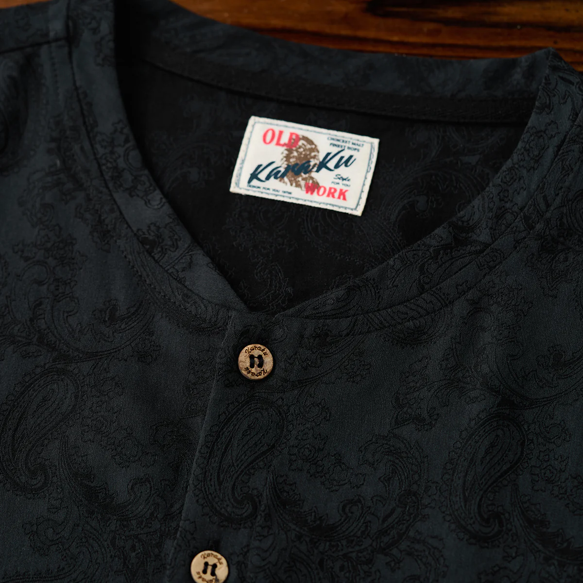 【予約】ウール混 ペイズリー柄ジャカード織りヘンリーネックTシャツ - Image 8