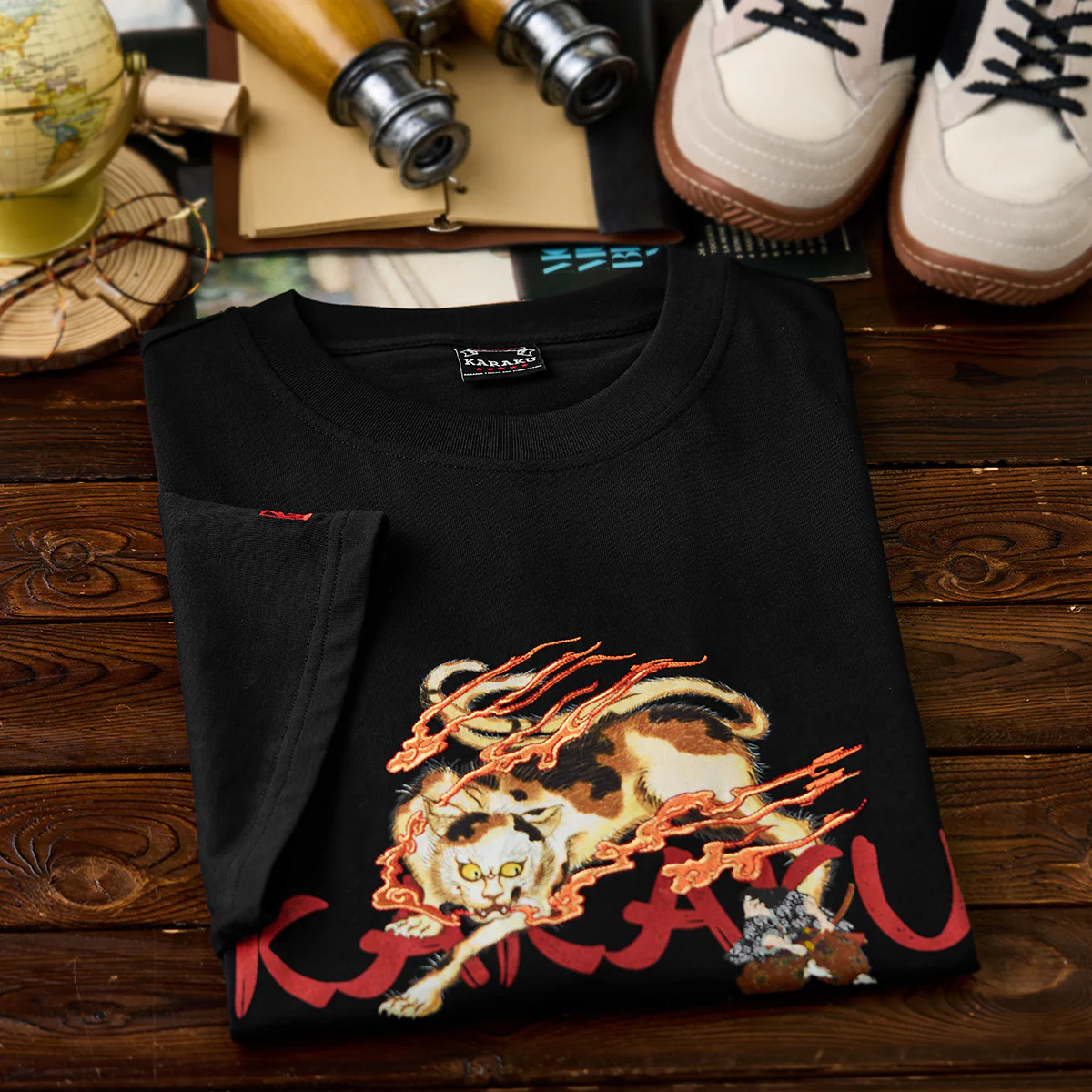 Karaku×Koma 「異形百物語」プリント&刺繍入りコットンTee - Image 5