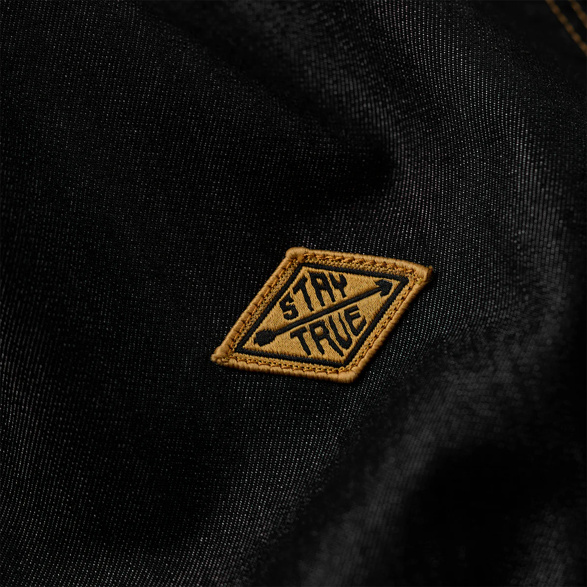 「STAY TRUE」刺繍ワッペン 裏側エスニック調プリント入りハーフボタン半袖デニムシャツ - Image 13