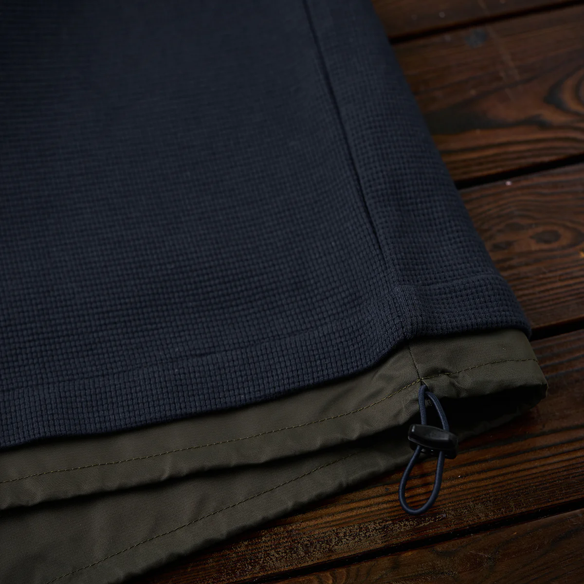 Karaku刺繍入り 裾異素材コンビワッフルマウンテンスウェット - Image 14