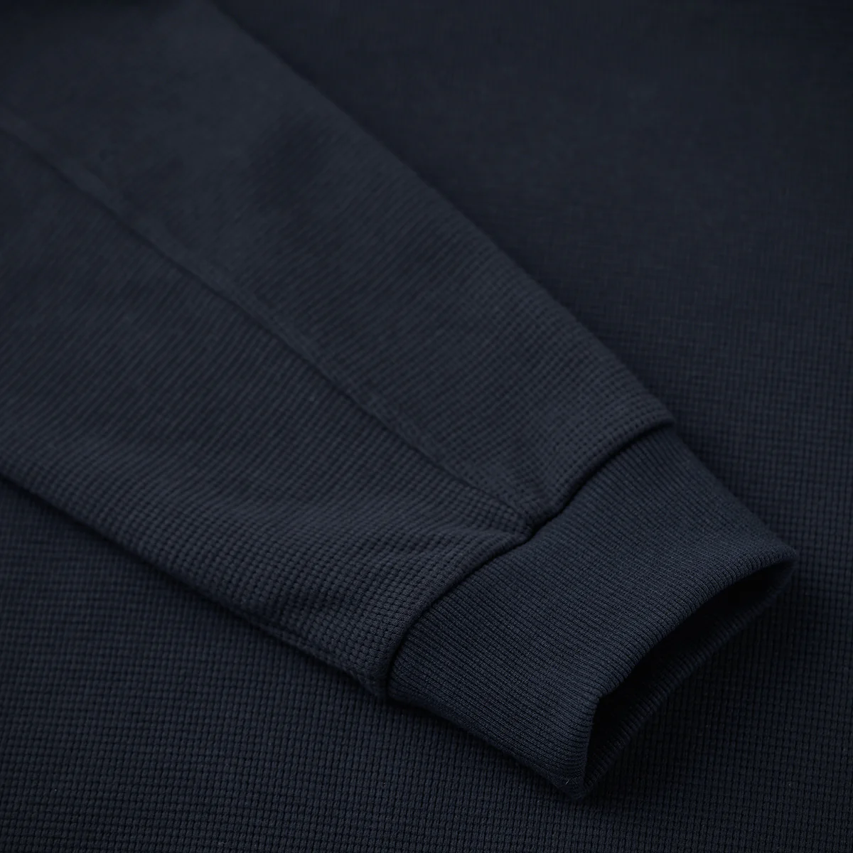 Karaku刺繍入り 裾異素材コンビワッフルマウンテンスウェット - Image 15